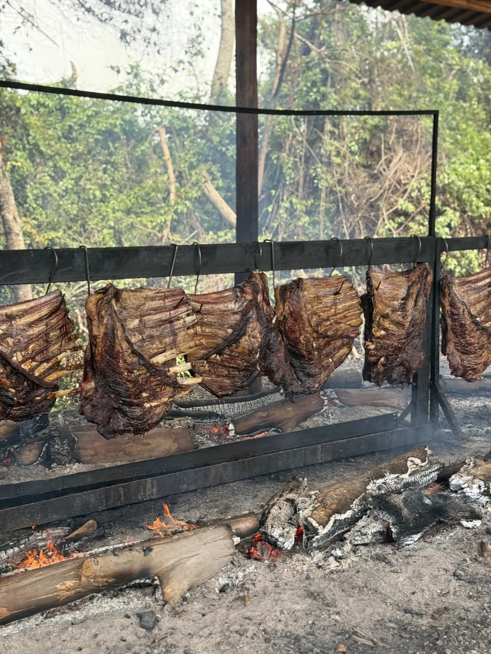 Costela fogo de chão assando